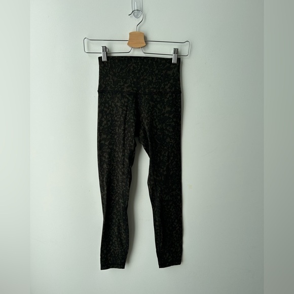 Lululemon Align Pant II 25"
Wild Thing Camo Deep Coal Multi - Picture 2 of 14
